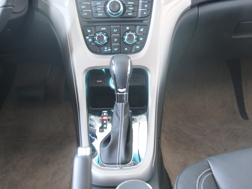 實拍運動性感兩廂車 靜態體驗別克英朗 