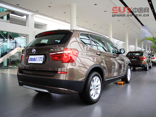 寶馬(進口)  2.0T AT 車輛右側尾部視角