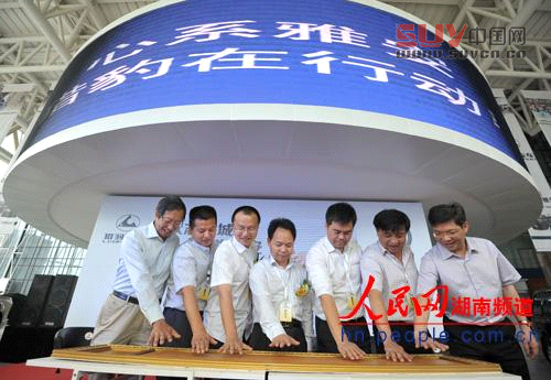 獵豹汽車領導與NGO組織負責人共按手印啟動&ldquo;獵豹專業全能支援計劃&rdquo;