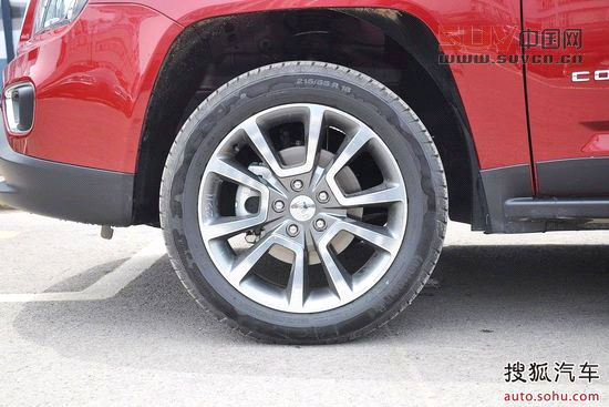 新款指南者較現(xiàn)款車而言，在外觀方面些許變化，前進(jìn)氣格柵加入更明顯的鍍鉻裝飾，取消黑色后視鏡改為車身同色等。此外，輪轂樣式和尾燈內(nèi)部結(jié)構(gòu)也有所調(diào)整。