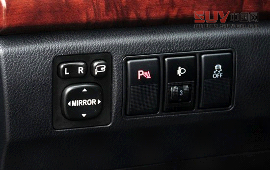 哈弗H6運(yùn)動(dòng)版對(duì)比中華V5