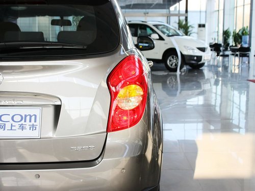 雙龍汽車  2.0L 自動(dòng) 車輛右后大燈正視角