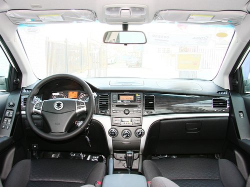 雙龍汽車  2.0L 自動(dòng) 中控臺(tái)整體