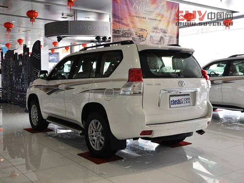 一汽豐田  4.0L AT 車輛左后45度視角