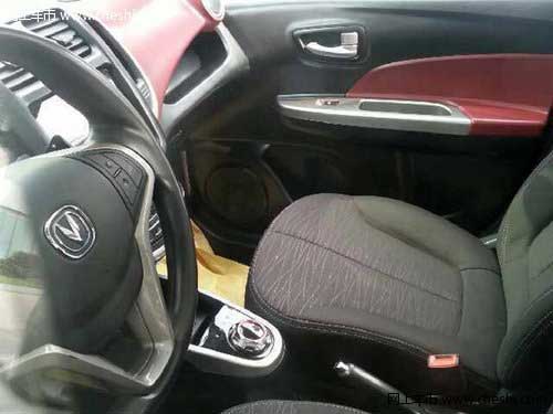 長安新奔奔廣州車展首發(fā) 增加配置亮點