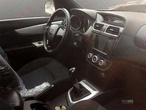 10月份量產 北汽小型SUV S20諜照曝光