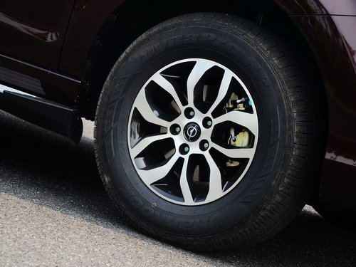 海馬汽車  2.0L 手動 前輪整體照片