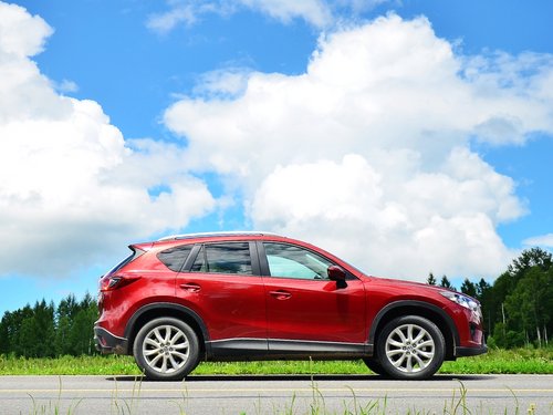 長安馬自達  2.5L 自動 車輛正右側