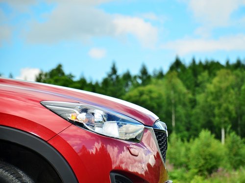 長安馬自達  2.5L 自動 車輛右前大燈正側視角