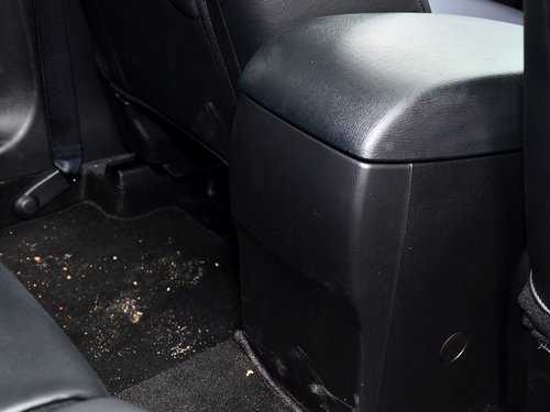 長安馬自達  2.5L 自動 前排座椅中央后方整體