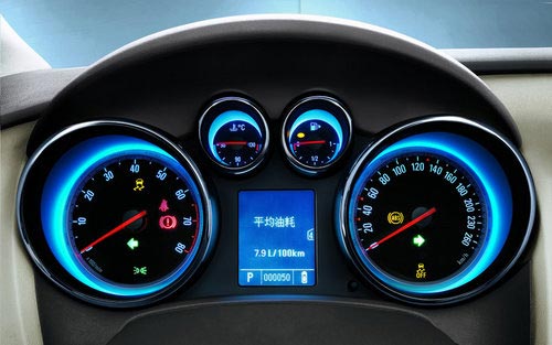 保養(yǎng)易遺漏的部位 儀表盤需要細(xì)致清洗