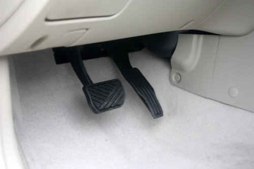 剎車(chē)踏板跳動(dòng)或因?yàn)锳BS 減震變軟需換件