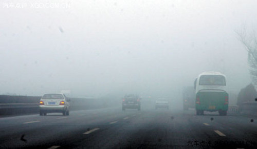 行車安全需注意 霧霾天氣行車注意事項