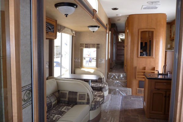 輪上的移動(dòng)城堡 詳解房車構(gòu)造及使用方法