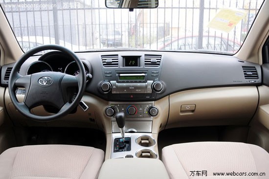 豐田漢蘭達(dá)全系優(yōu)惠1萬元 店內(nèi)現(xiàn)車充足