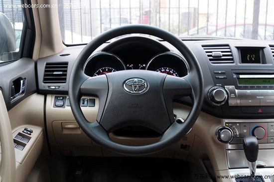 豐田漢蘭達(dá)全系優(yōu)惠1萬元 店內(nèi)現(xiàn)車充足