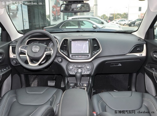 口碑一直不錯 4款入門級豪華SUV車型推薦 入門級豪華SUV推薦,Jeep,自由光,奧迪Q5,沃爾沃XC60,奔馳GLK